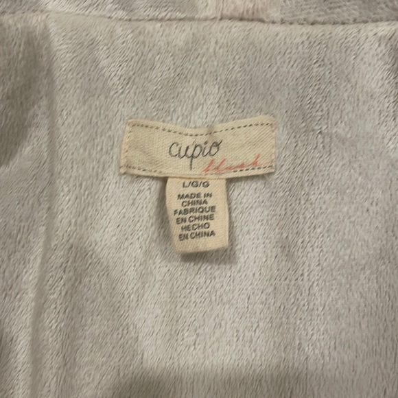 Super soft and fluffy sweater - Picture 6 of 6